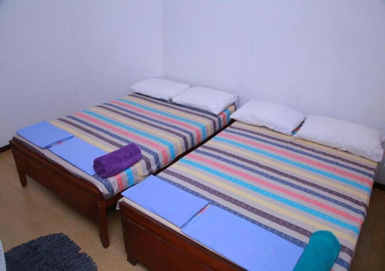 Weerakoon Guest Apartment Hikkaduwa Bagian luar foto