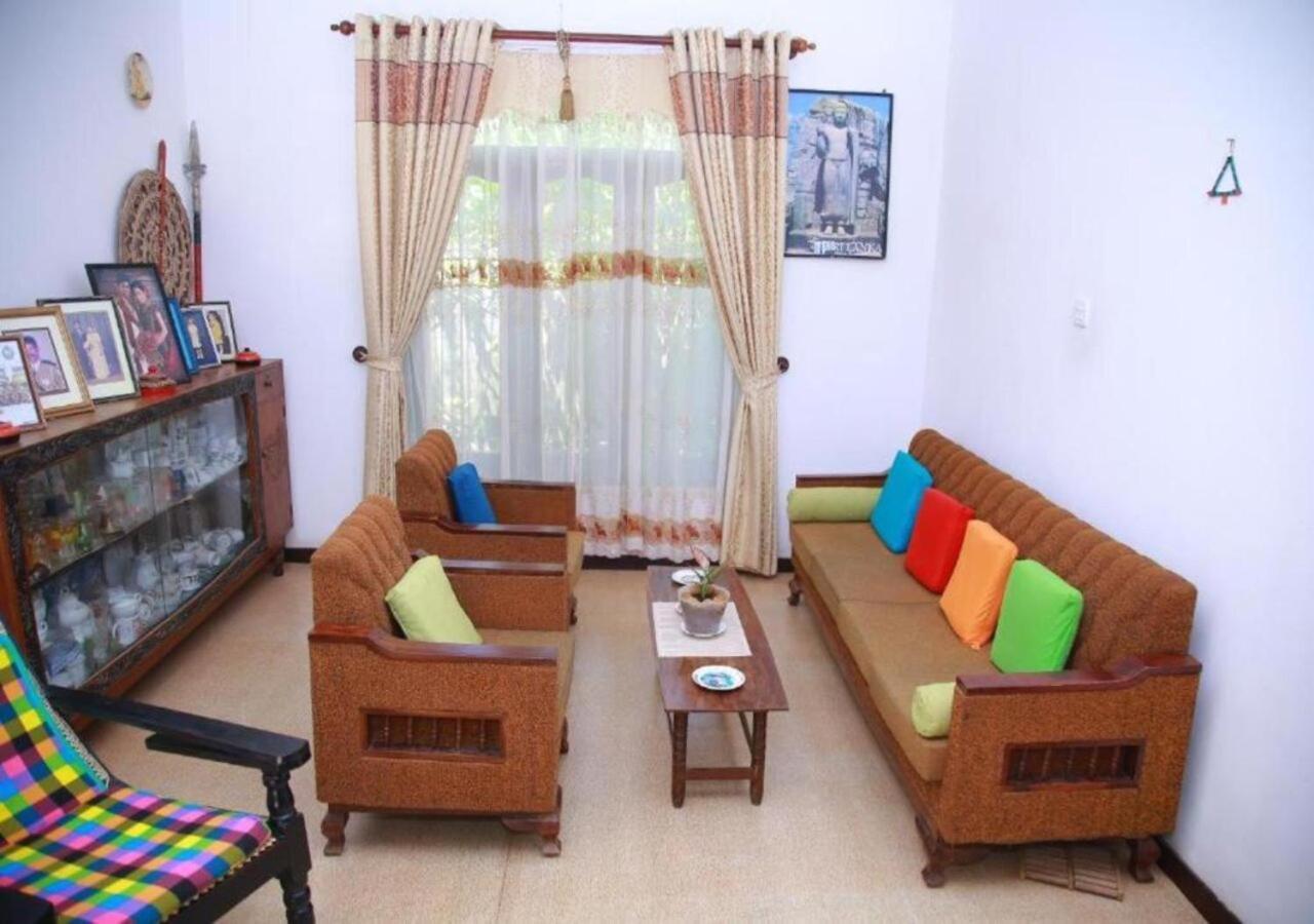 Weerakoon Guest Apartment Hikkaduwa Bagian luar foto